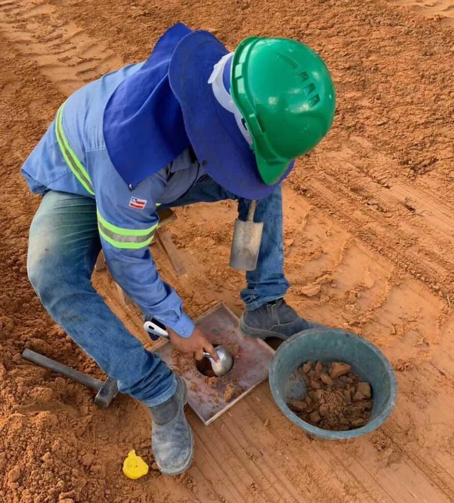 Densidad de Campo con Cono de Arena en La Serena: Control de Compactación Certificado