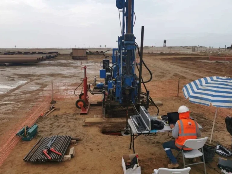 Ensayo CPT en La Serena: Penetración Continua para Suelos Costeros